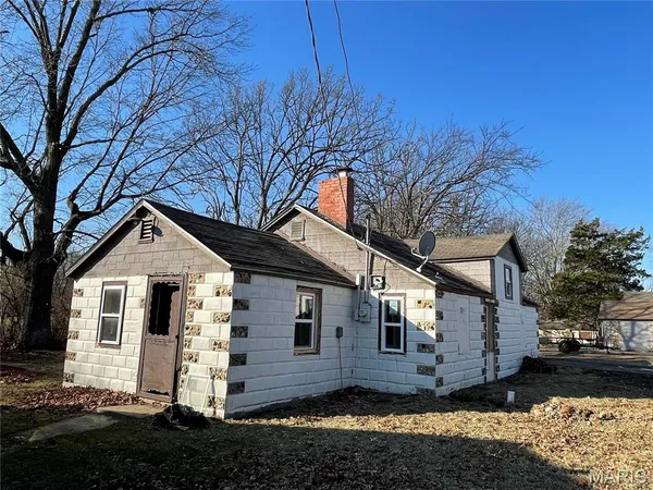 $530,000 | 2902 Clay Street, De Soto, MO 63020