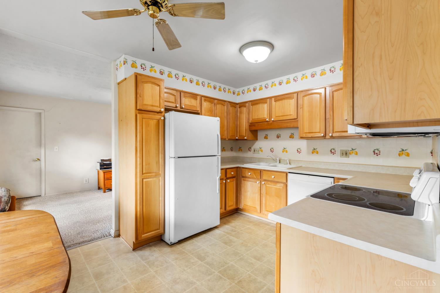 741 Stuart Lane Cincinnati, OH 45245 - Photo 10 of 30