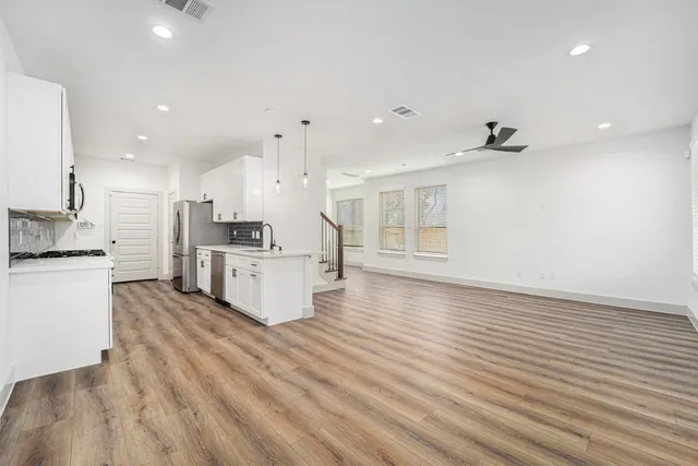 $2,195 | 6425 Anderson Road, Unit B, Houston, TX 77085