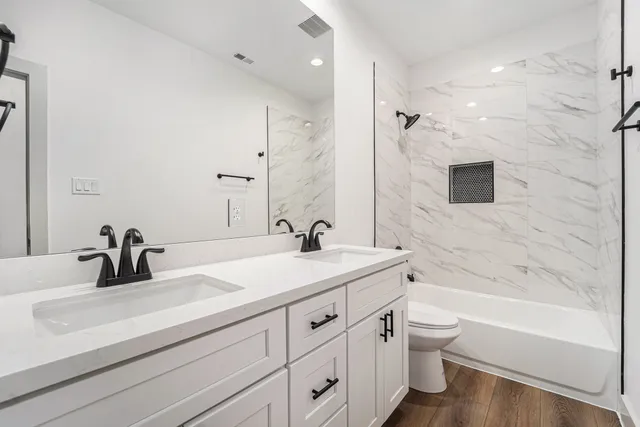 $2,195 | 6425 Anderson Road, Unit B, Houston, TX 77085