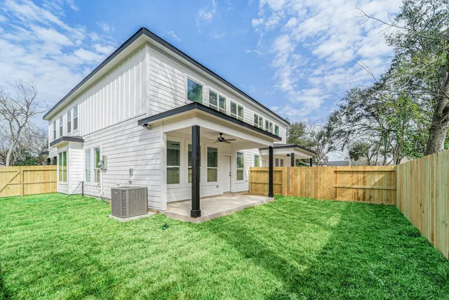 $2,195 | 6425 Anderson Road, Unit B, Houston, TX 77085