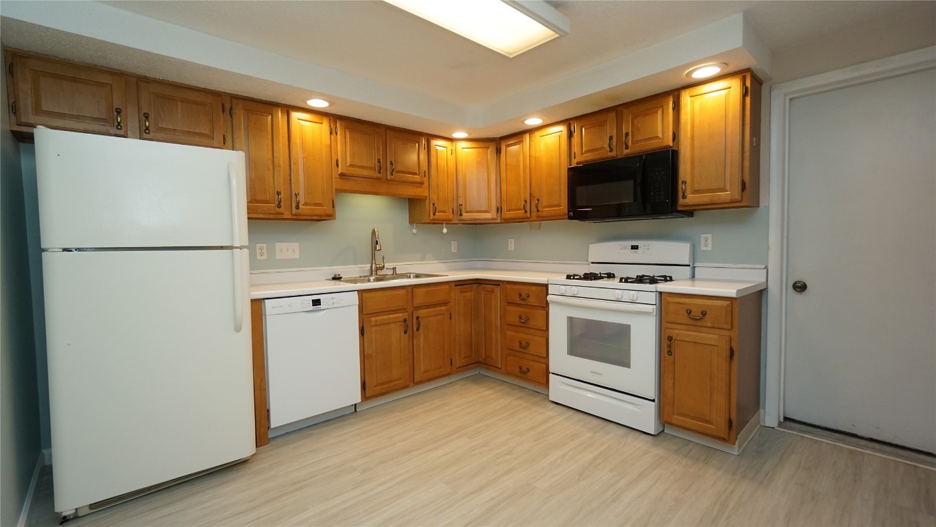523 Clubhouse Road Vestal, NY 13850 - Photo 10 of 39 Gallery Image 10