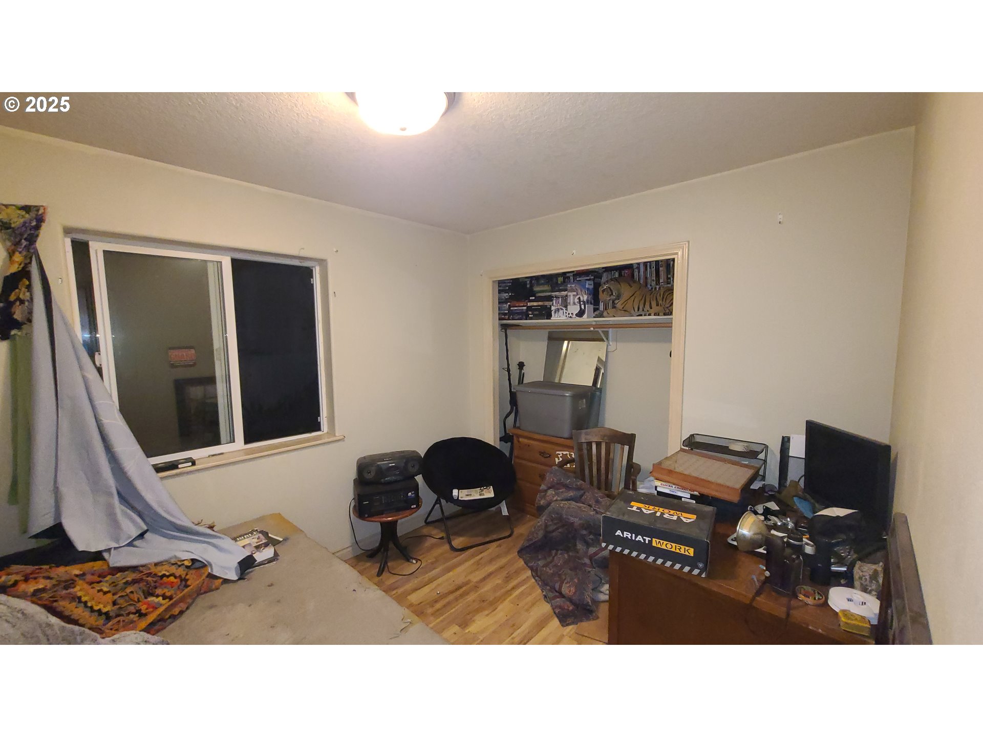 504 Wall Street Silverton, OR 97381 - Photo 4 of 12 a room with gym equipment and a mirror