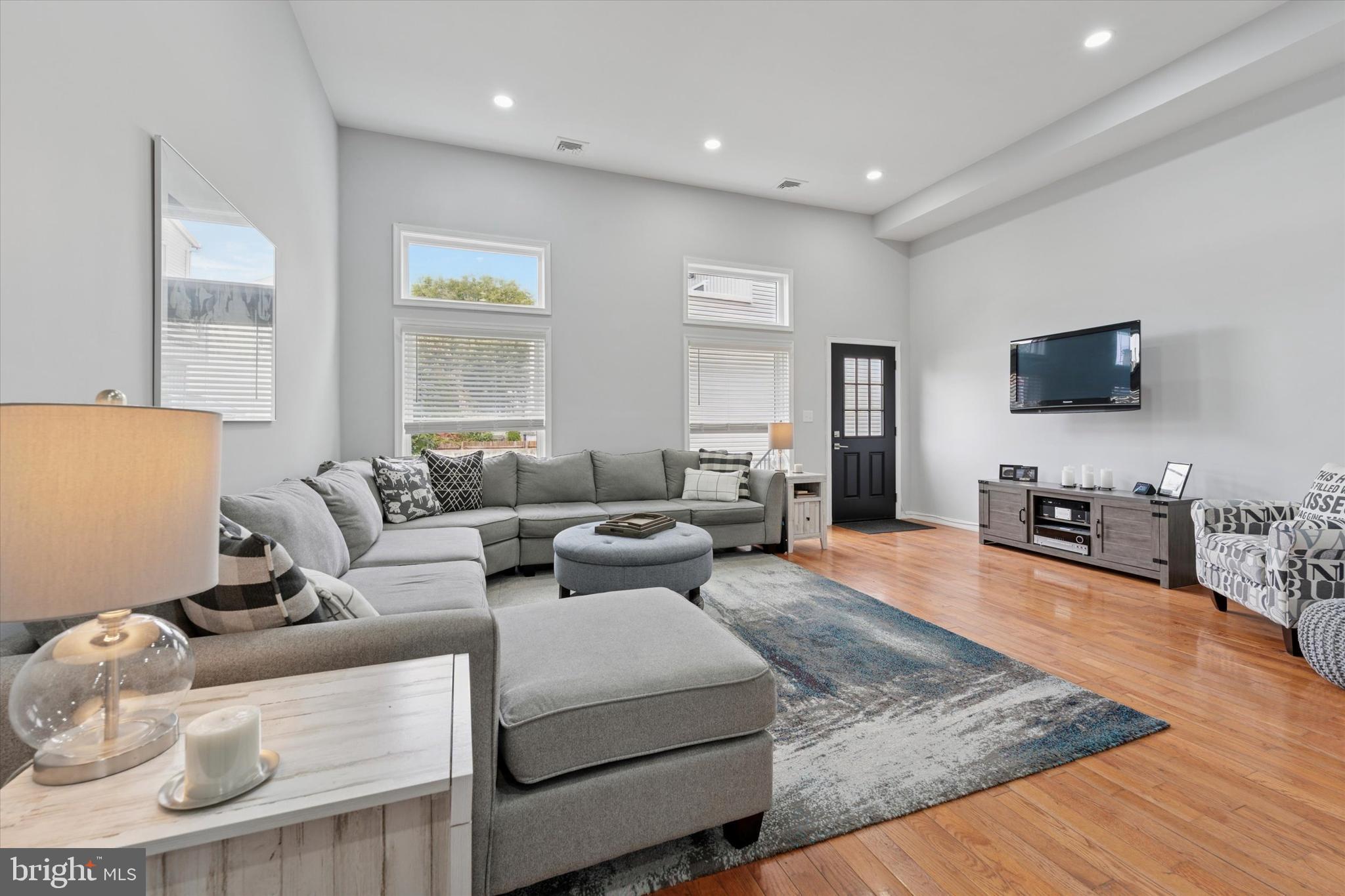 313 East Wildey Street Philadelphia, PA 19125 - Photo 3 of 34