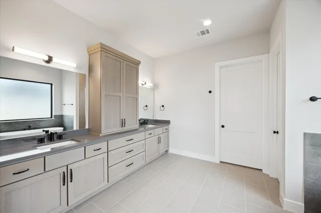 $824,900 | 1031 Lake Breeze Drive, Waller, TX 77484