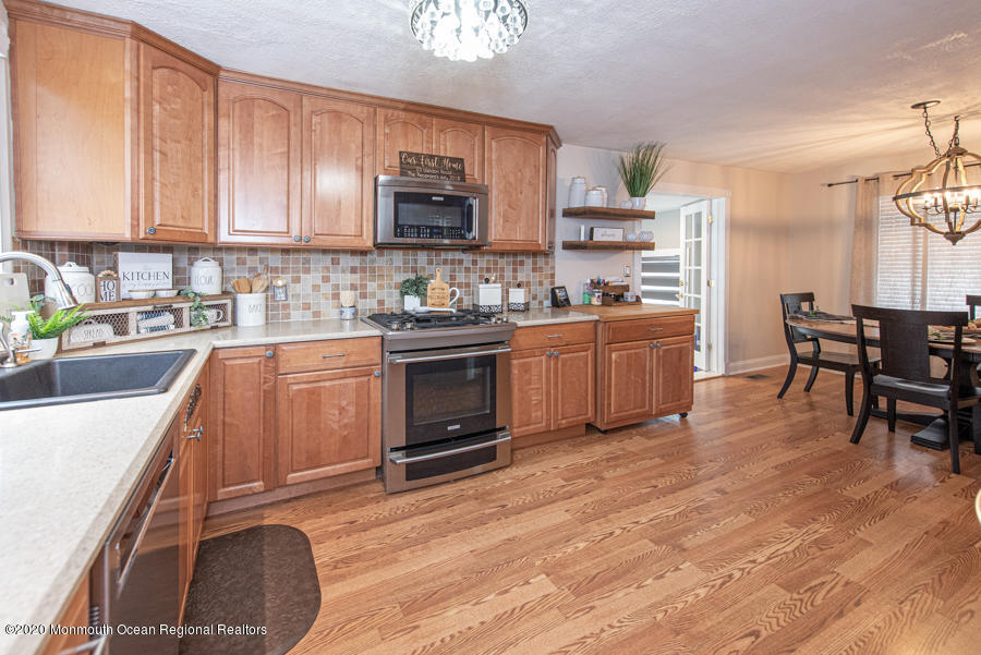 25 Weldon Road Matawan, NJ 07747 - Photo 12 of 50 Kitchen