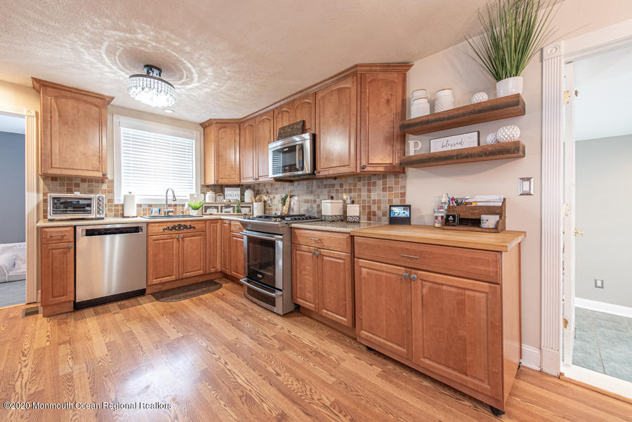 25 Weldon Road Matawan, NJ 07747 - Photo 8 of 50 Kitchen