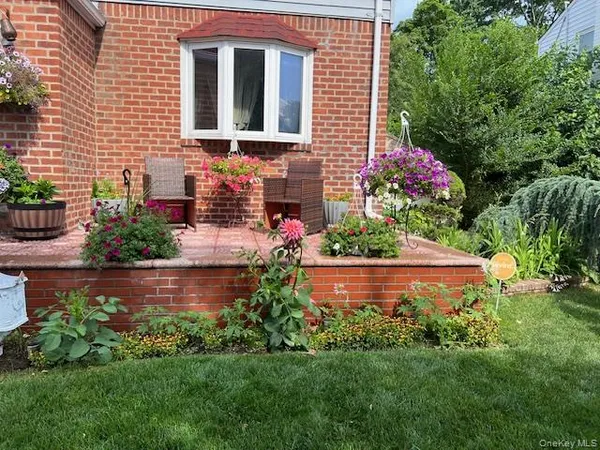 a view of house with outdoor space