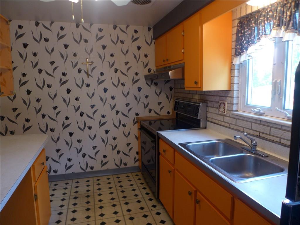 176 West Bruceton Road Pittsburgh, PA 15236 - Photo 6 of 21 Kitchen