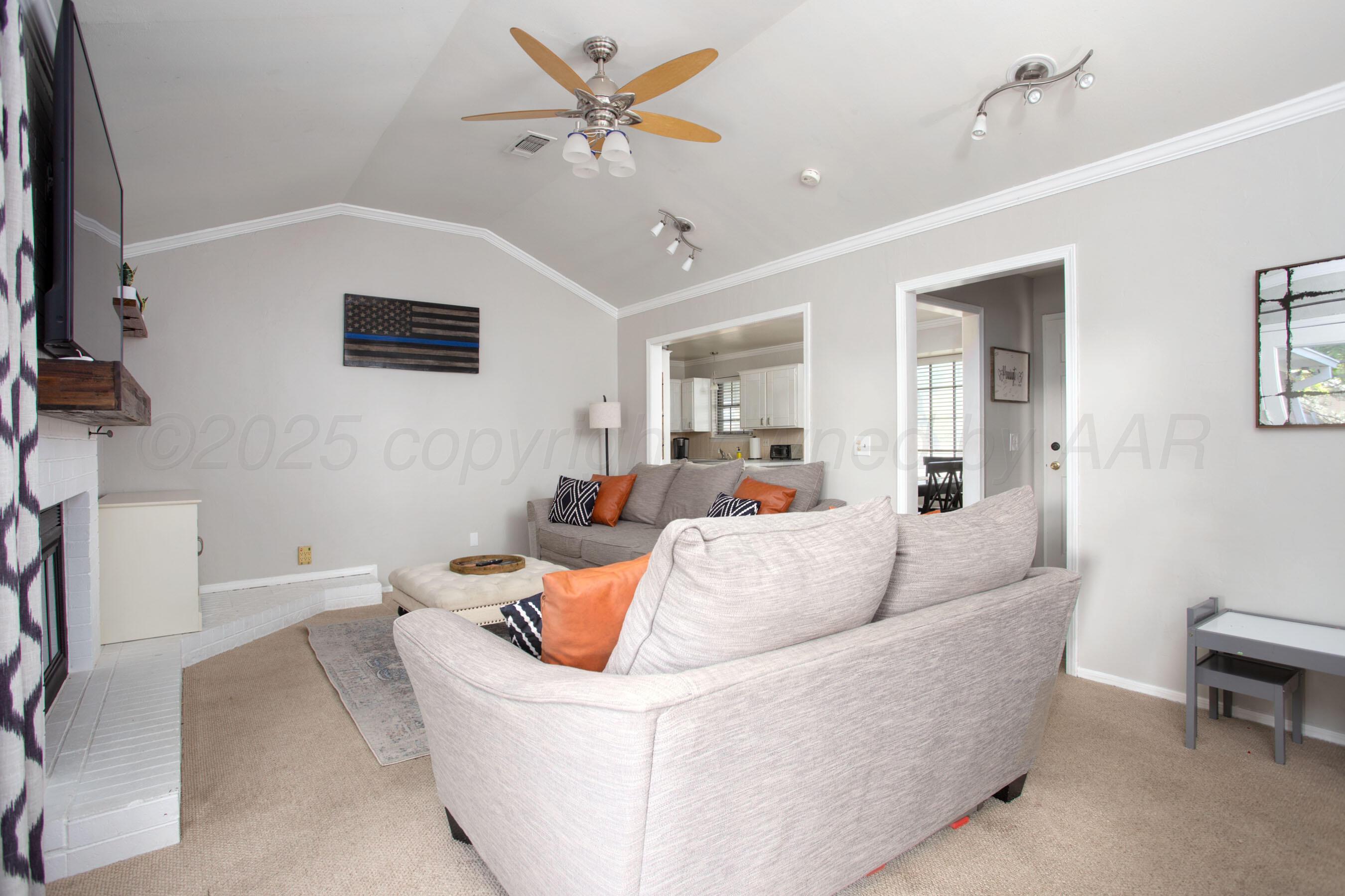 5701 Durrett Place Amarillo, TX 79109 - Photo 5 of 26 11