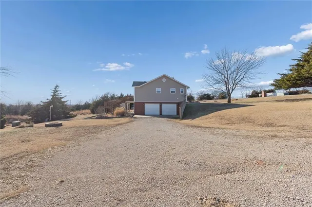 $345,000 | 220 Overlook Drive, Caney, KS 67333