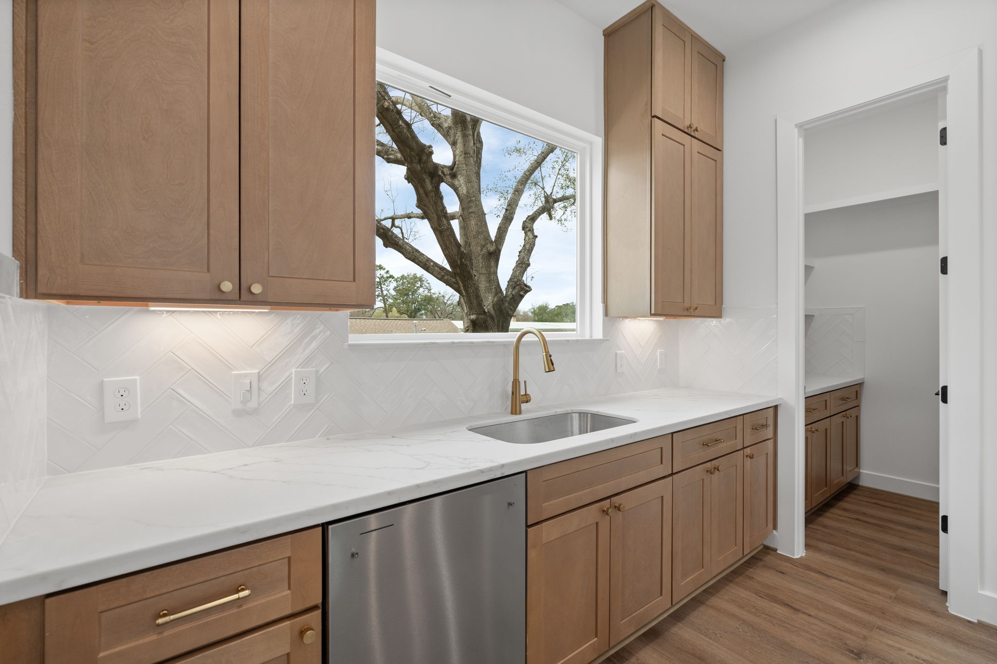 826 Curtin Street, Unit G Houston, TX 77018 - Photo 13 of 37 a kitchen with a sink cabinets and wooden floor