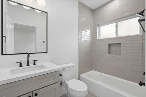 $449,900 | 826 Curtin Street, Unit G, Houston, TX 77018