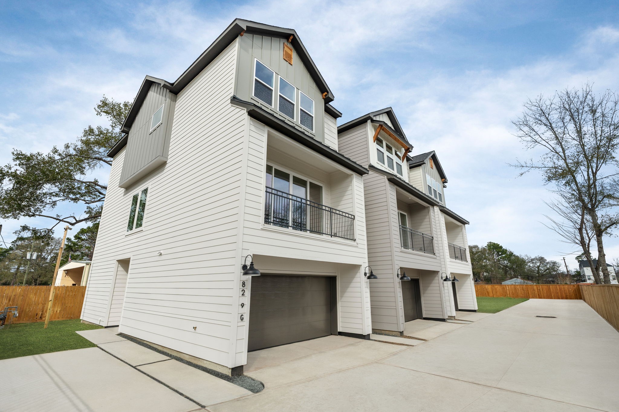 826 Curtin Street, Unit G Houston, TX 77018 - Photo 3 of 37 a view of a house with a roof deck