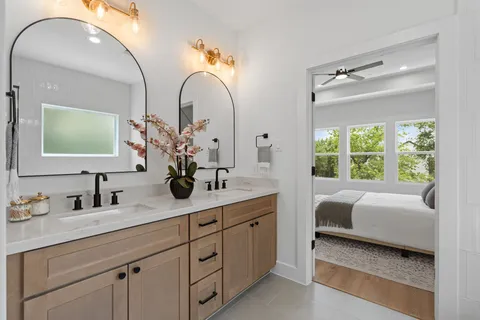 $449,900 | 826 Curtin Street, Unit G, Houston, TX 77018