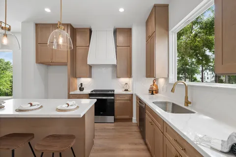 $449,900 | 826 Curtin Street, Unit G, Houston, TX 77018