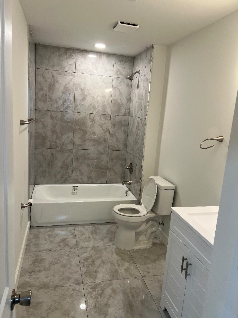 4566 Independent Road Bartlett, TN 38002 - Photo 20 of 24 a bathroom with a toilet and a bath tub