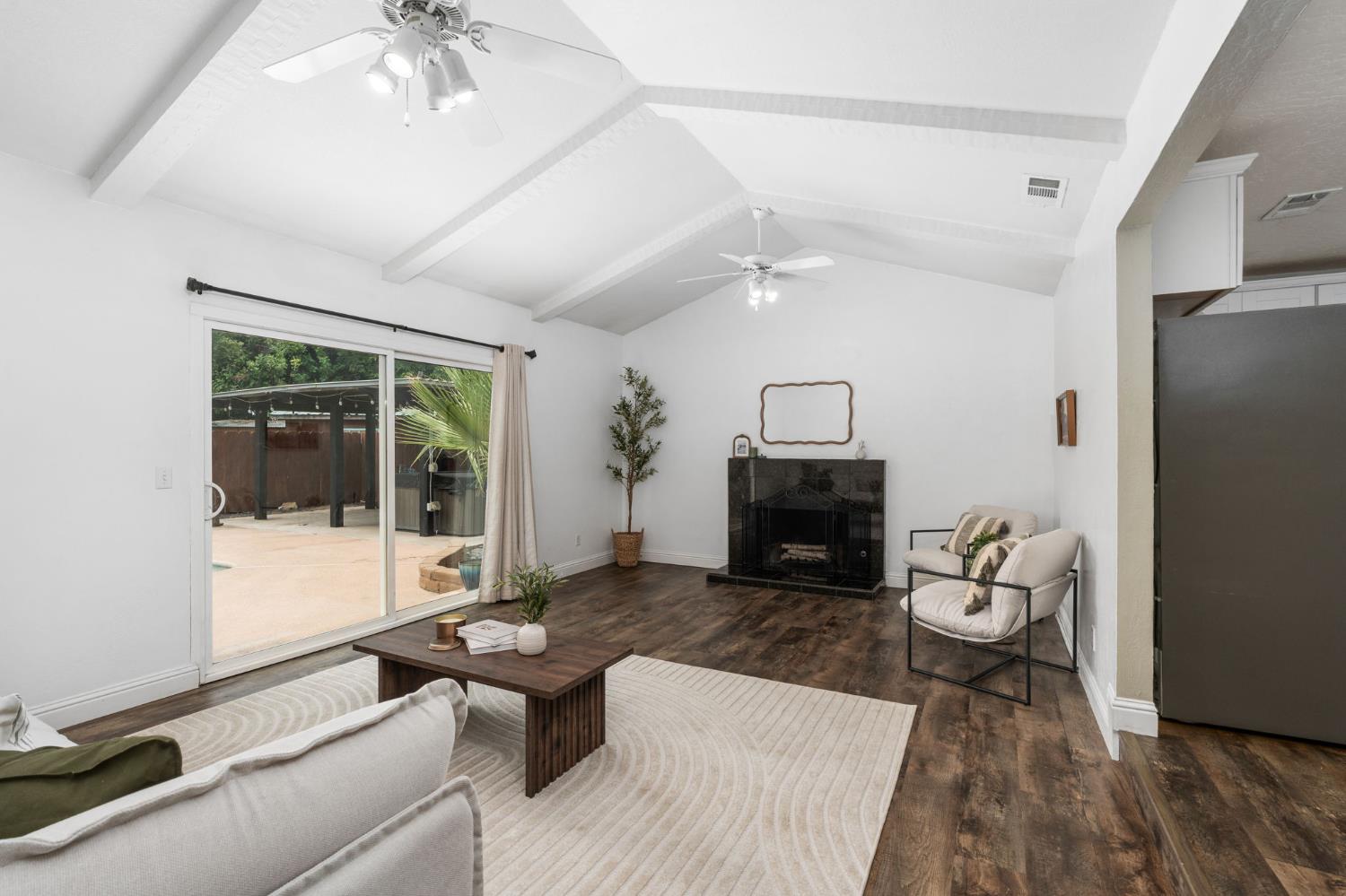 1422 Rall Avenue Clovis, CA 93611 - Photo 4 of 34
