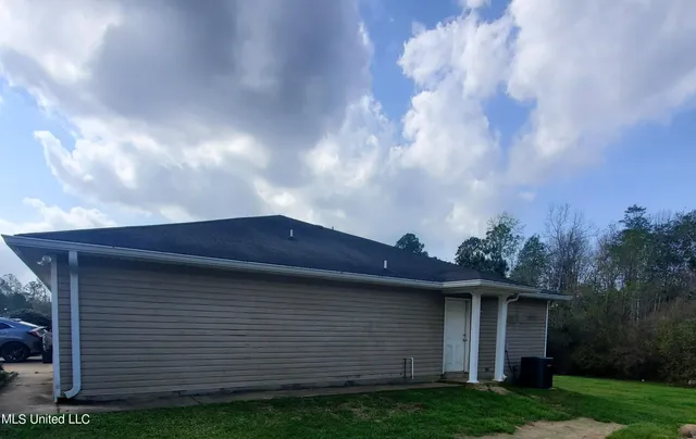 $1,125 | 4 Ivy Cove, Unit B, McHenry, MS 39561