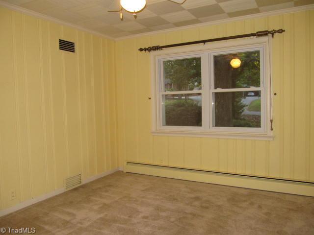 520 Cliff Road Asheboro, NC 27203 - Photo 12 of 16 2nd Bedroom.