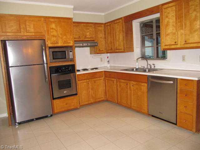 520 Cliff Road Asheboro, NC 27203 - Photo 4 of 16 Kitchen.