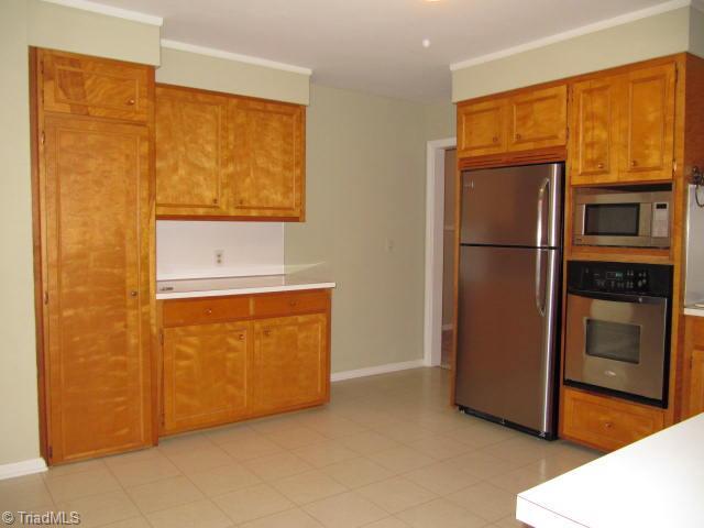 520 Cliff Road Asheboro, NC 27203 - Photo 5 of 16 Kitchen.