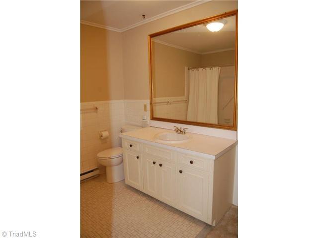 520 Cliff Road Asheboro, NC 27203 - Photo 10 of 16 Master Bath/Spa.