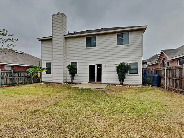 a view of a house with yard and porch