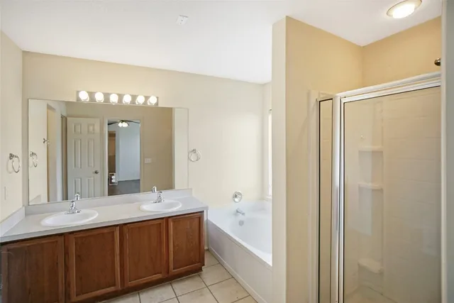 a view of empty room with wooden floor and ceiling fan