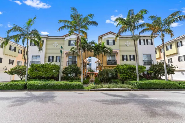 $895,000 | 150 Northeast 6th Avenue, Unit E, Delray Beach, FL 33483
