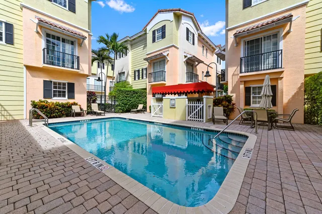 $895,000 | 150 Northeast 6th Avenue, Unit E, Delray Beach, FL 33483