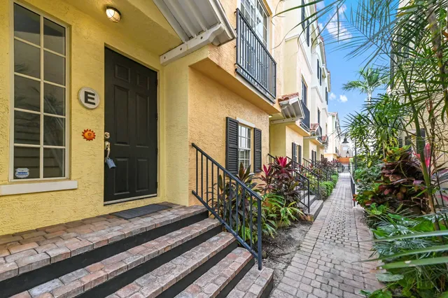 $895,000 | 150 Northeast 6th Avenue, Unit E, Delray Beach, FL 33483