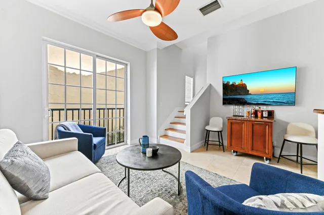 $895,000 | 150 Northeast 6th Avenue, Unit E, Delray Beach, FL 33483