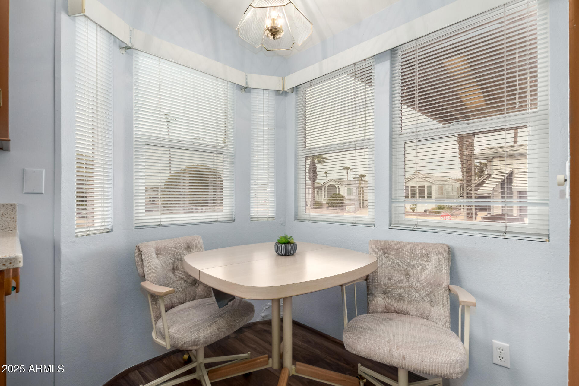 111 South Greenfield Road, Unit 480 Mesa, AZ 85206 - Photo 12 of 29 a dining room with furniture and window