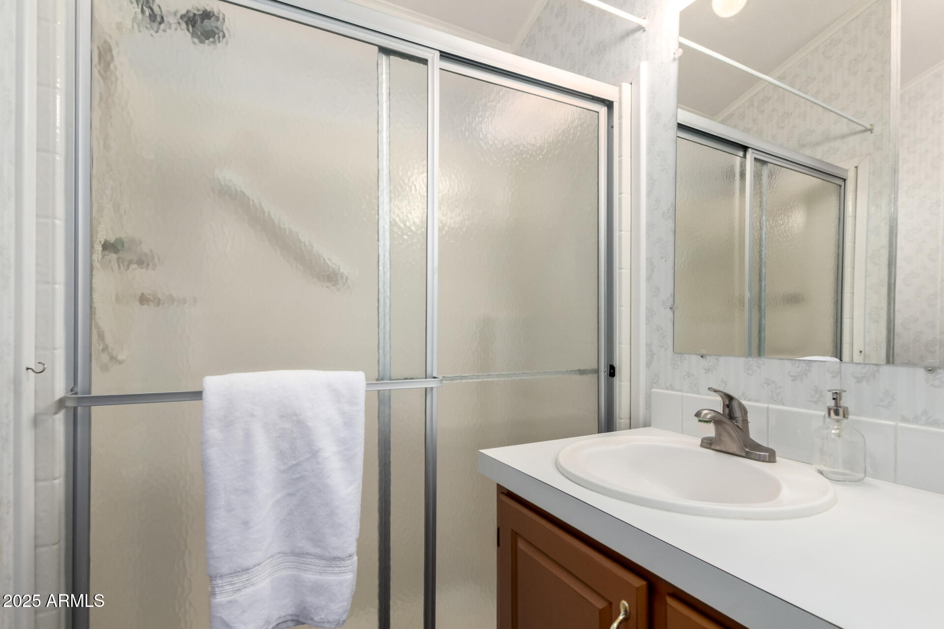 111 South Greenfield Road, Unit 480 Mesa, AZ 85206 - Photo 14 of 29 a bathroom with a sink and a mirror