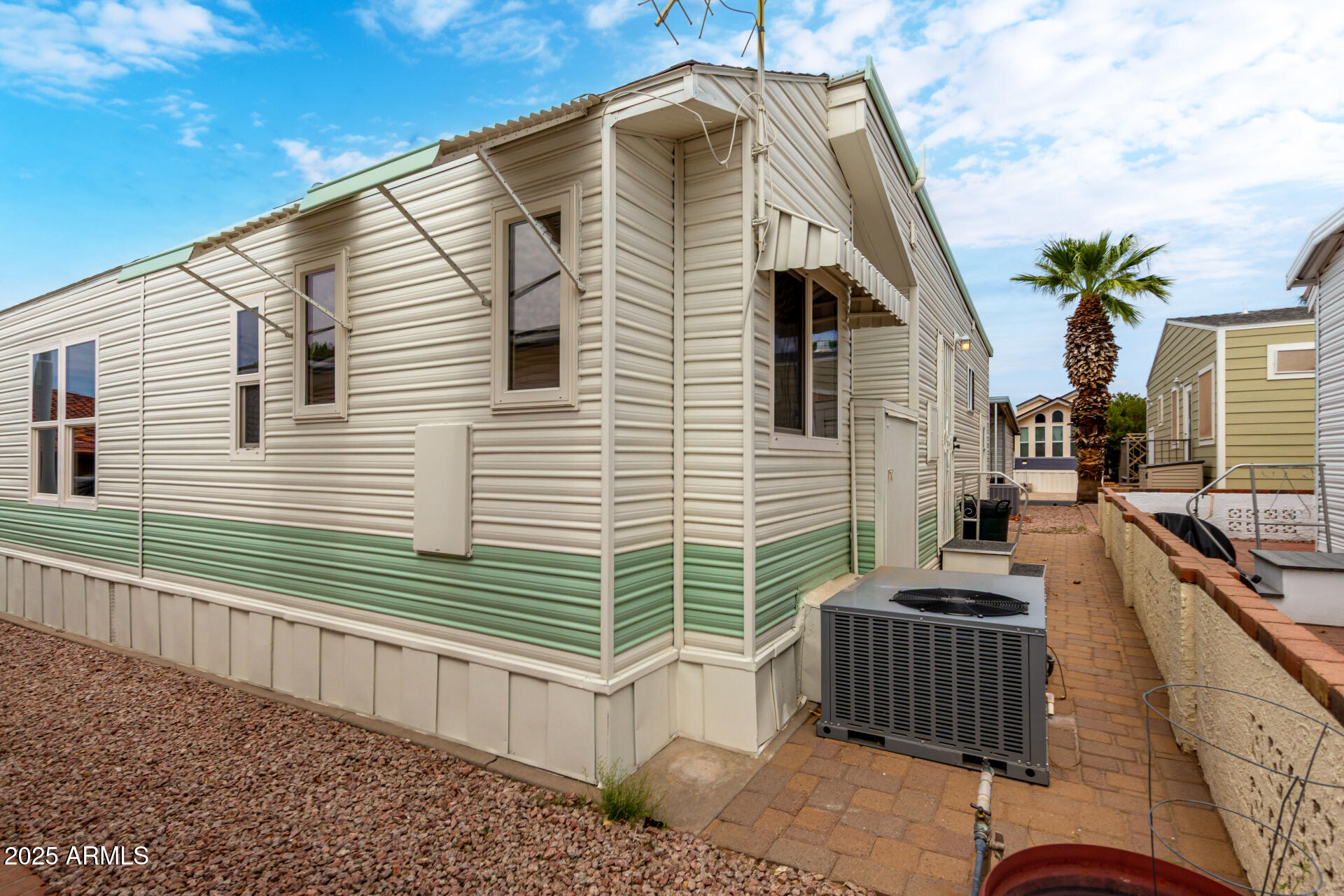 111 South Greenfield Road, Unit 480 Mesa, AZ 85206 - Photo 22 of 29 a front view of a house with balcony
