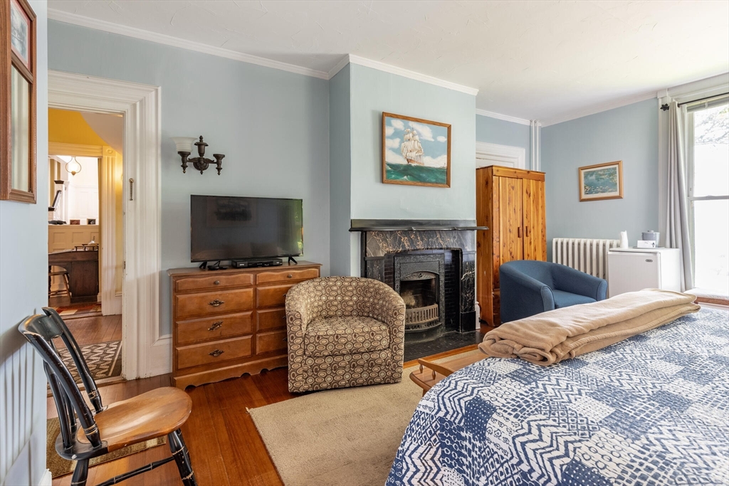 28 Eastern Point Road Gloucester, MA 01930 - Photo 14 of 38