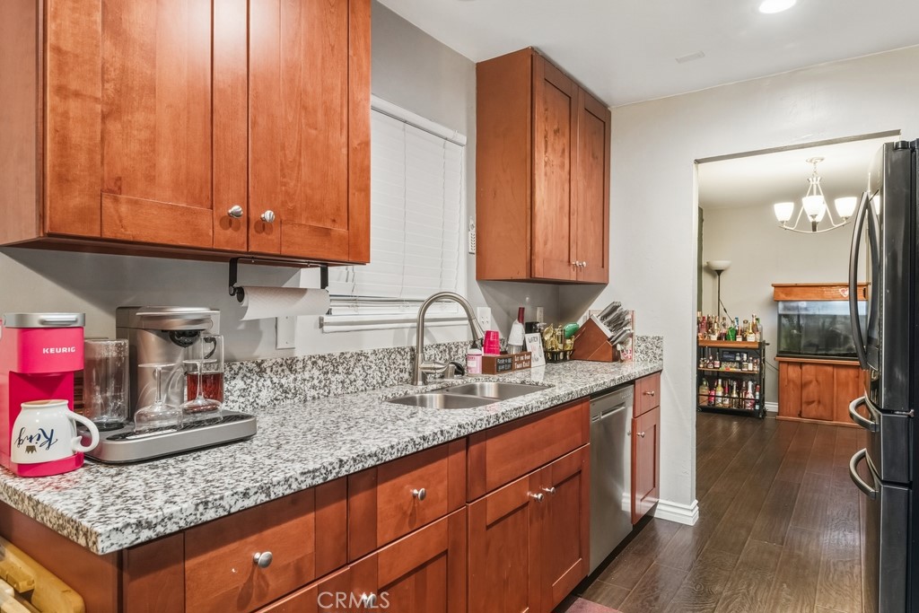 877 North Quince Avenue Rialto, CA 92376 - Photo 12 of 22