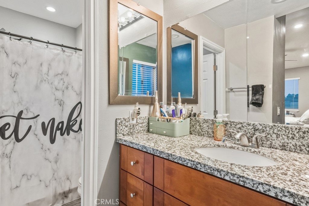 877 North Quince Avenue Rialto, CA 92376 - Photo 16 of 22