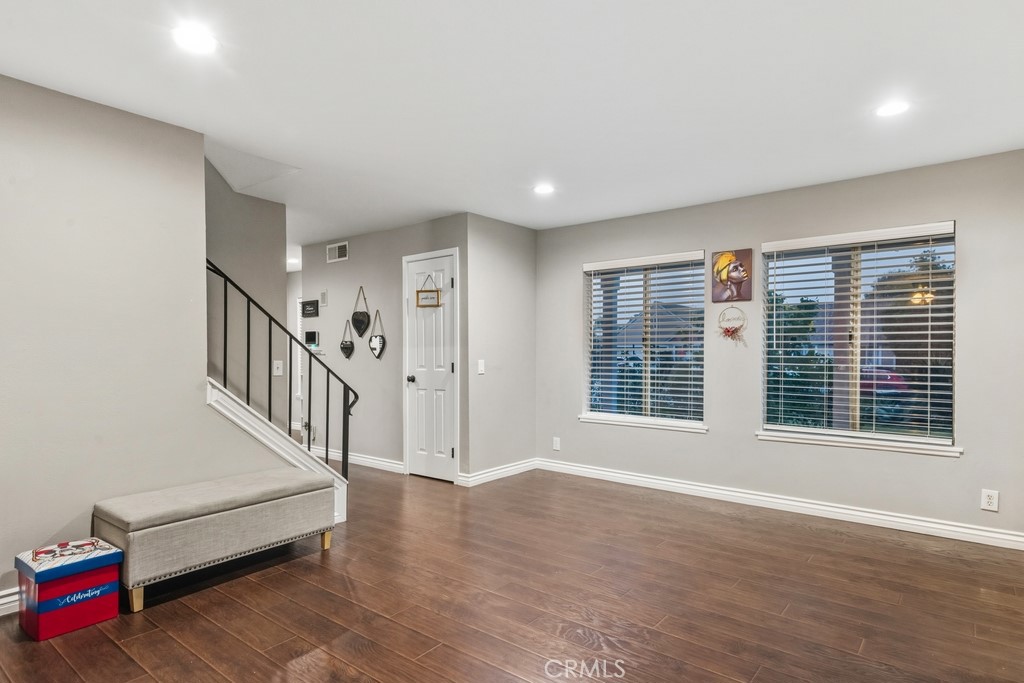 877 North Quince Avenue Rialto, CA 92376 - Photo 7 of 22