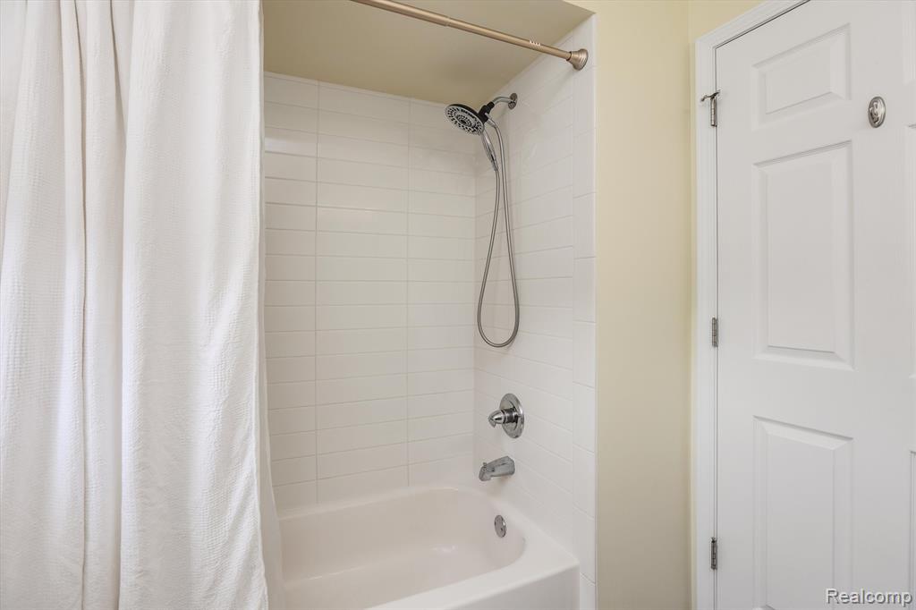 3616 Oakmonte Boulevard Rochester, MI 48306 - Photo 20 of 32