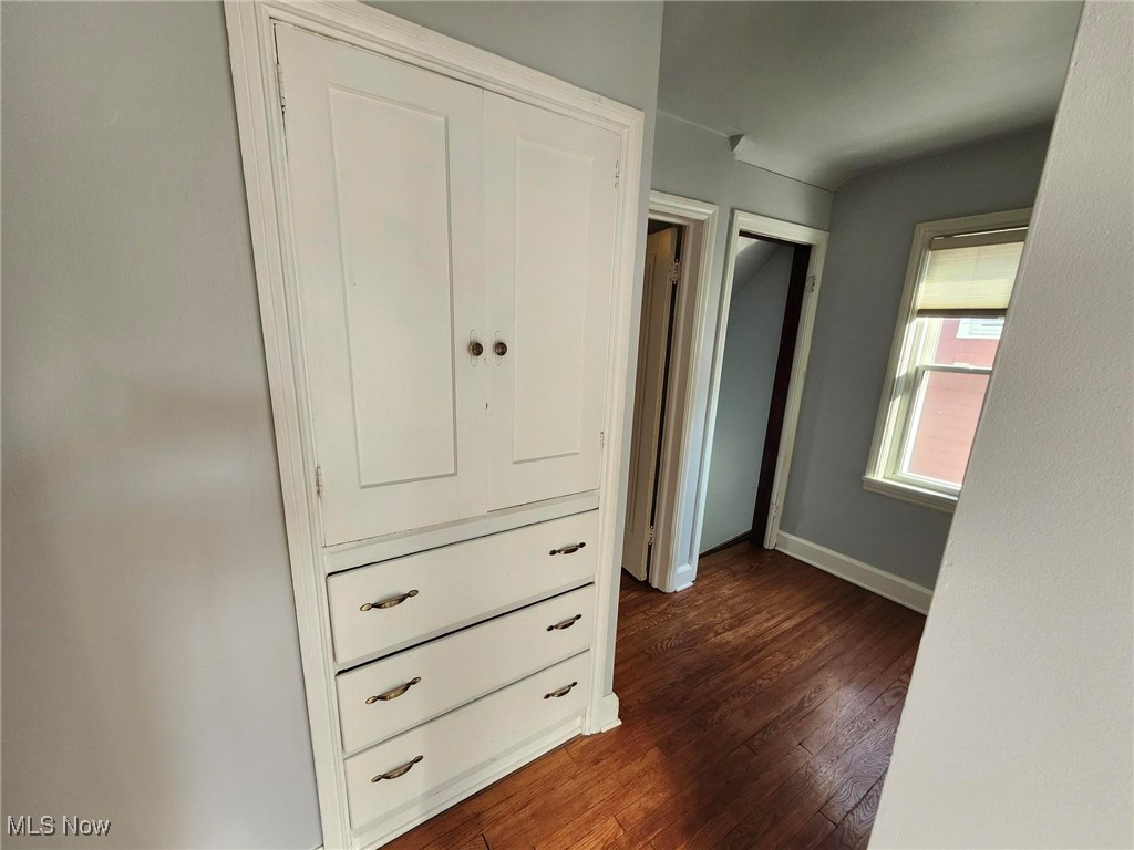 992 Roanoke Road Cleveland Heights, OH 44121 - Photo 20 of 25 Hallway with storage - 2nd floor