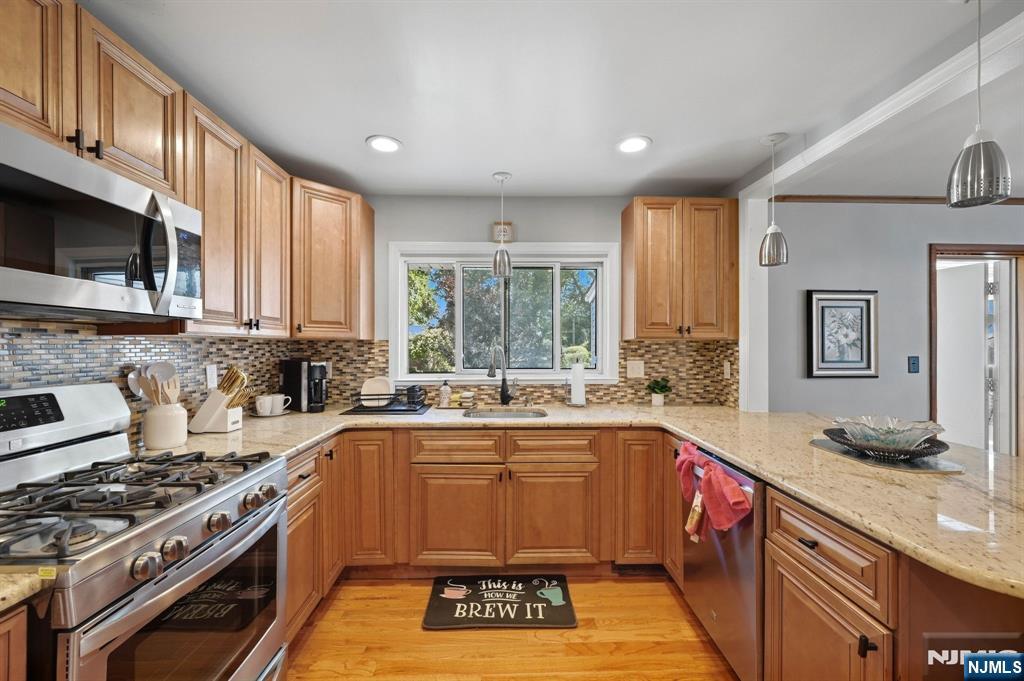 136 Van Buskirk Road Teaneck, NJ 07666 - Photo 17 of 49 Gallery Image 17