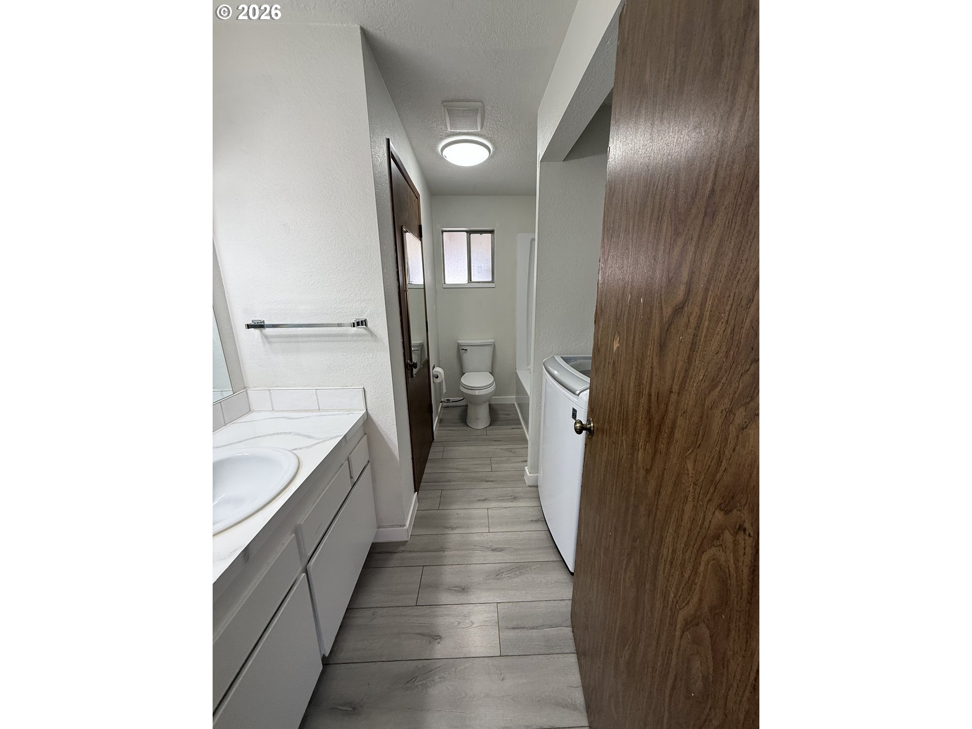 574 East Reeder Drive Hermiston, OR 97838 - Photo 10 of 14 Bathroom