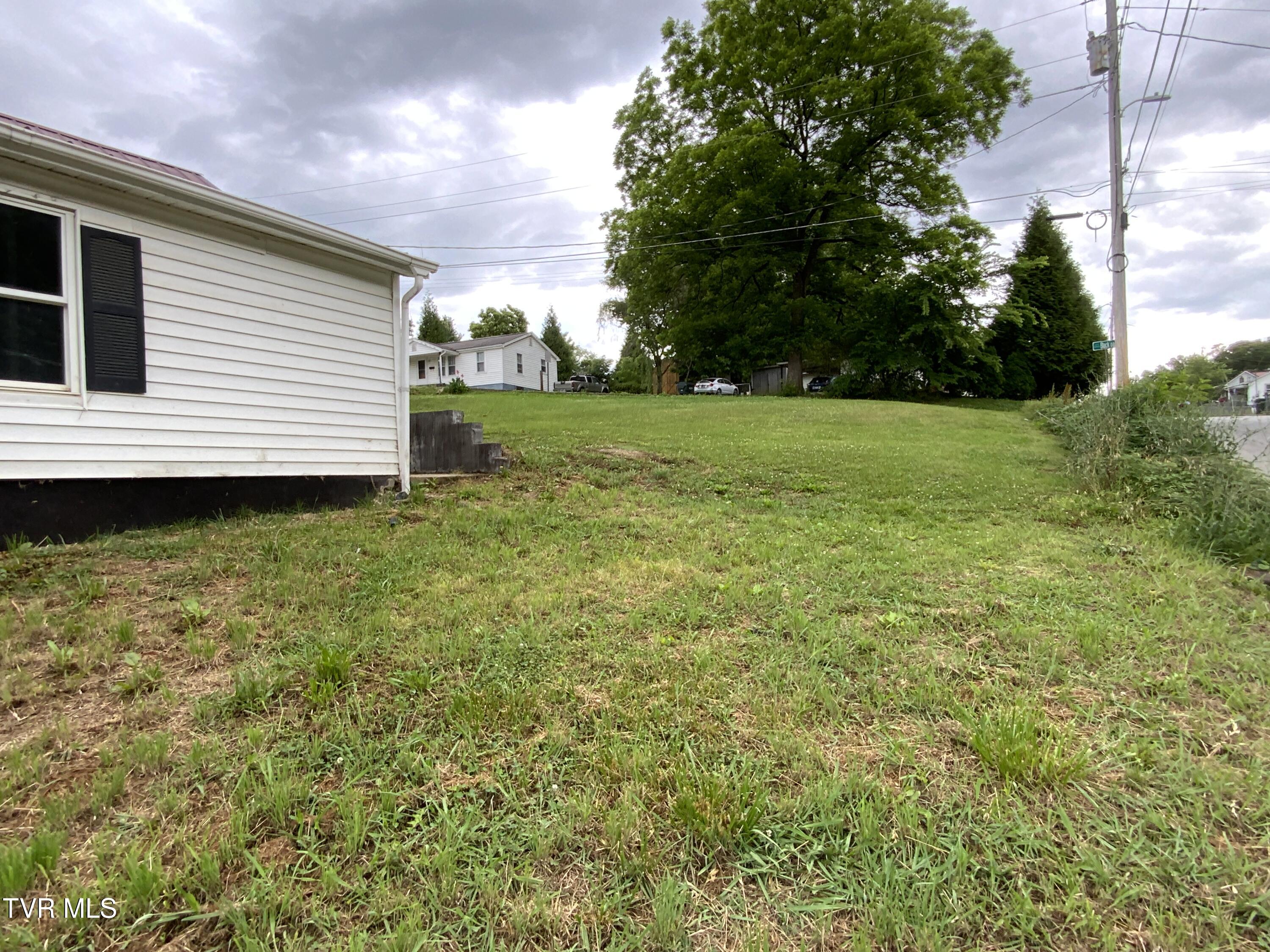 211 Locust Street, Unit 211 Greeneville, TN 37745 - Photo 2 of 20 IMG_3612