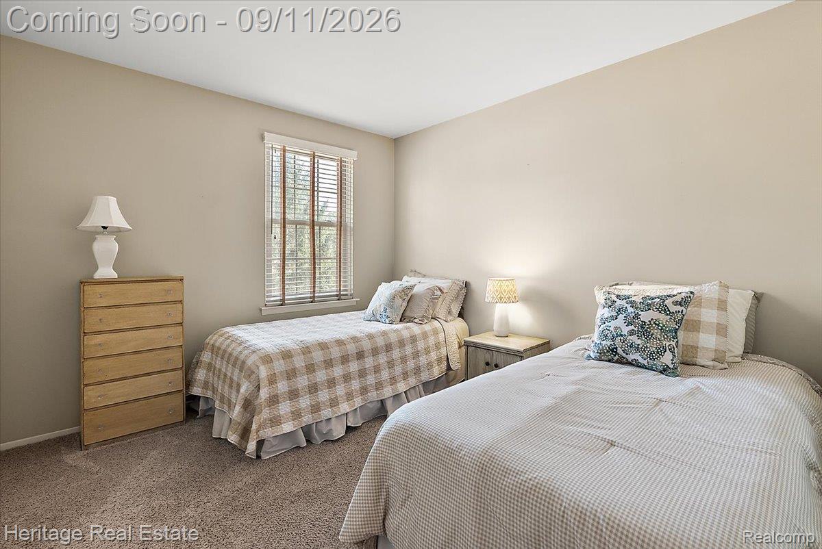 3088 High Pointe Ridge Road Lake Orion, MI 48359 - Photo 17 of 31 Neutral-toned walls complement plush carpeting