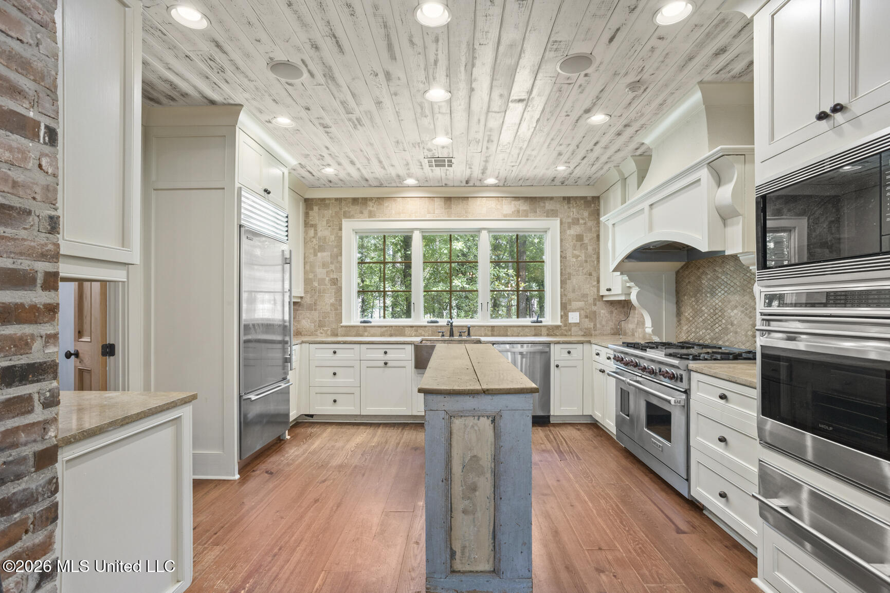 3838 Redbud Road Jackson, MS 39216 - Photo 10 of 32 3838 Redbud_jhookphotos-20