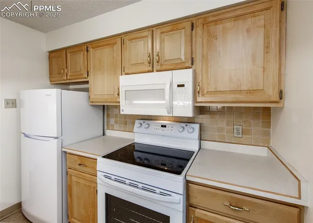 $160,000 | 411 Lakewood Circle, Unit A706, Colorado Springs, CO 80910