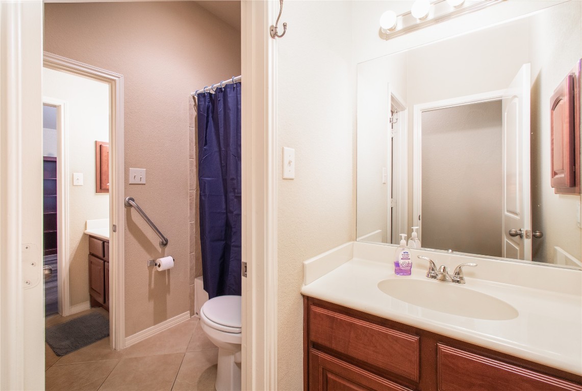 947 Madrone Drive Georgetown, TX 78628 - Photo 24 of 32 a bathroom with a sink a toilet and shower
