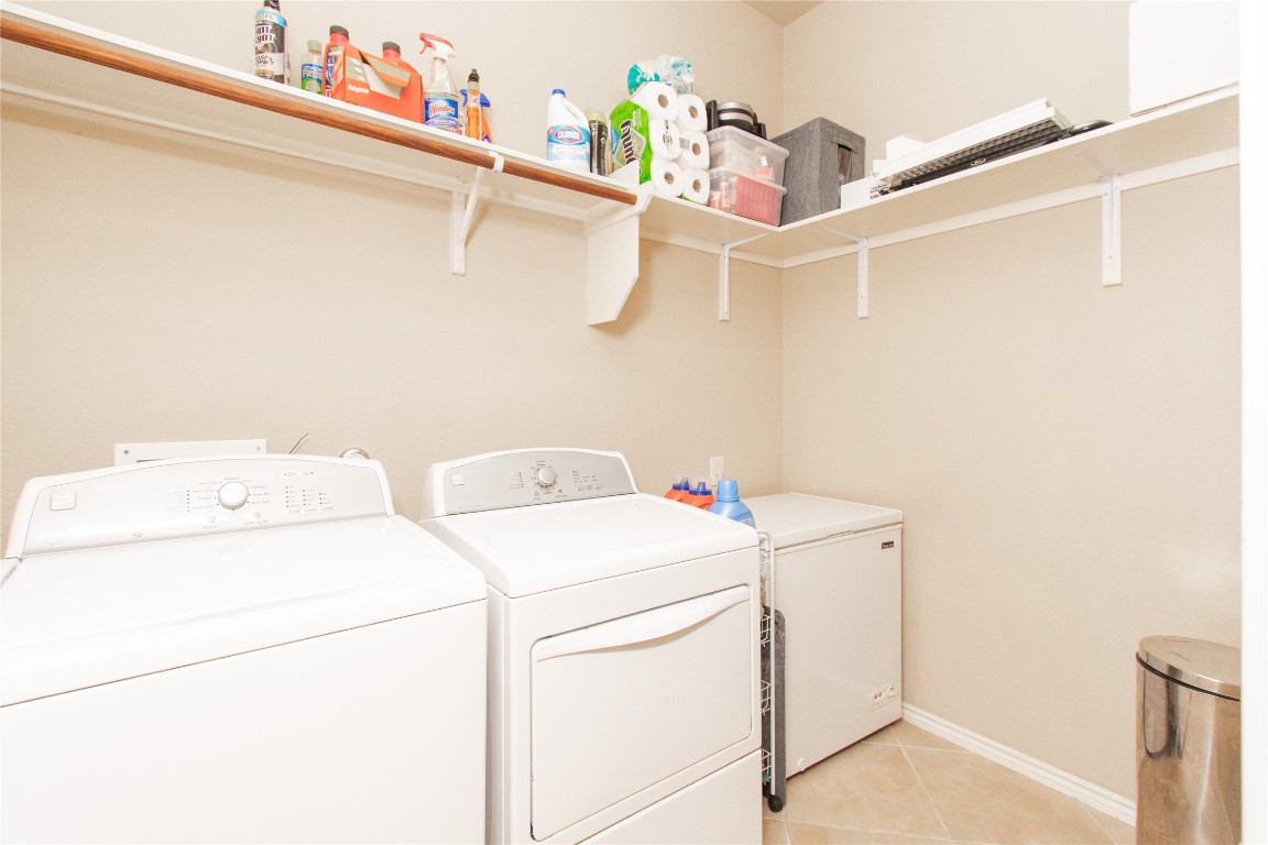 947 Madrone Drive Georgetown, TX 78628 - Photo 29 of 32 a utility room with dryer and washer
